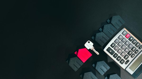 What are the essential tips for baking a rich and moist Victoria sponge cake?